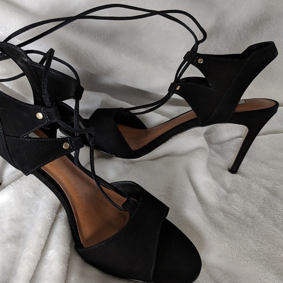 2/$15!! Steve Madden tie-up heels - Picture 2 of 8